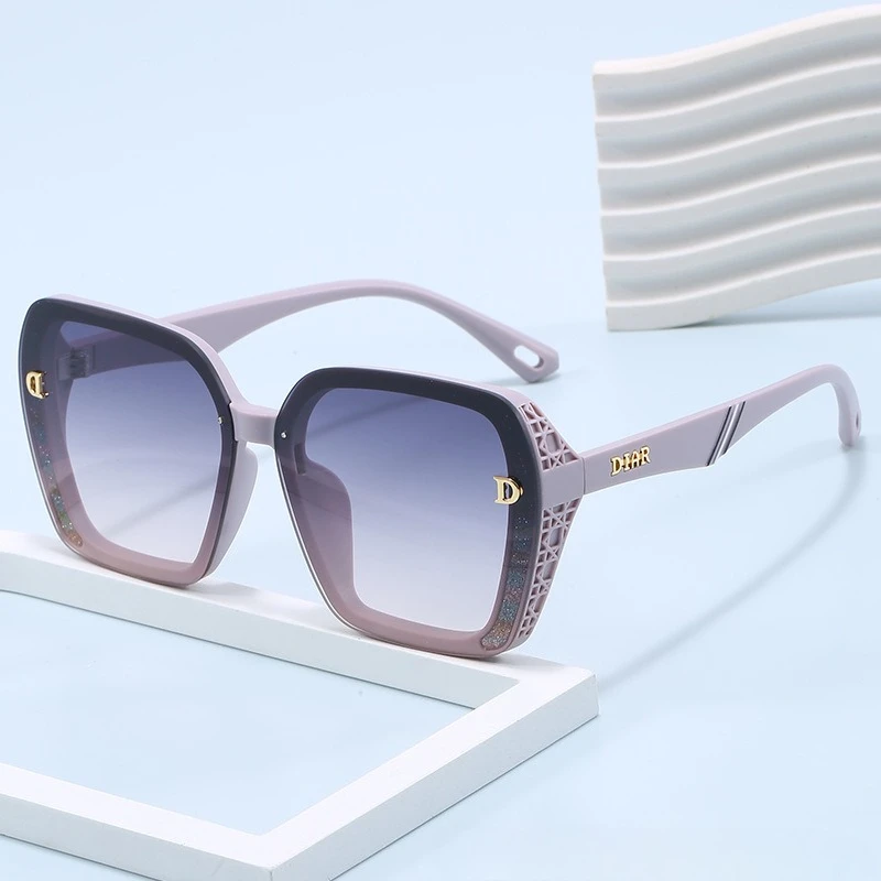 2025 New Trendy Sunglasses Women, Versatile Personality Street Fashion UV400 Protection Lightweight Chic Oversized Shades
2025 New Trendy Sunglasses Women, Versatile Personality Street Fashion UV400 Protection Lightweight Chic Oversized Shades