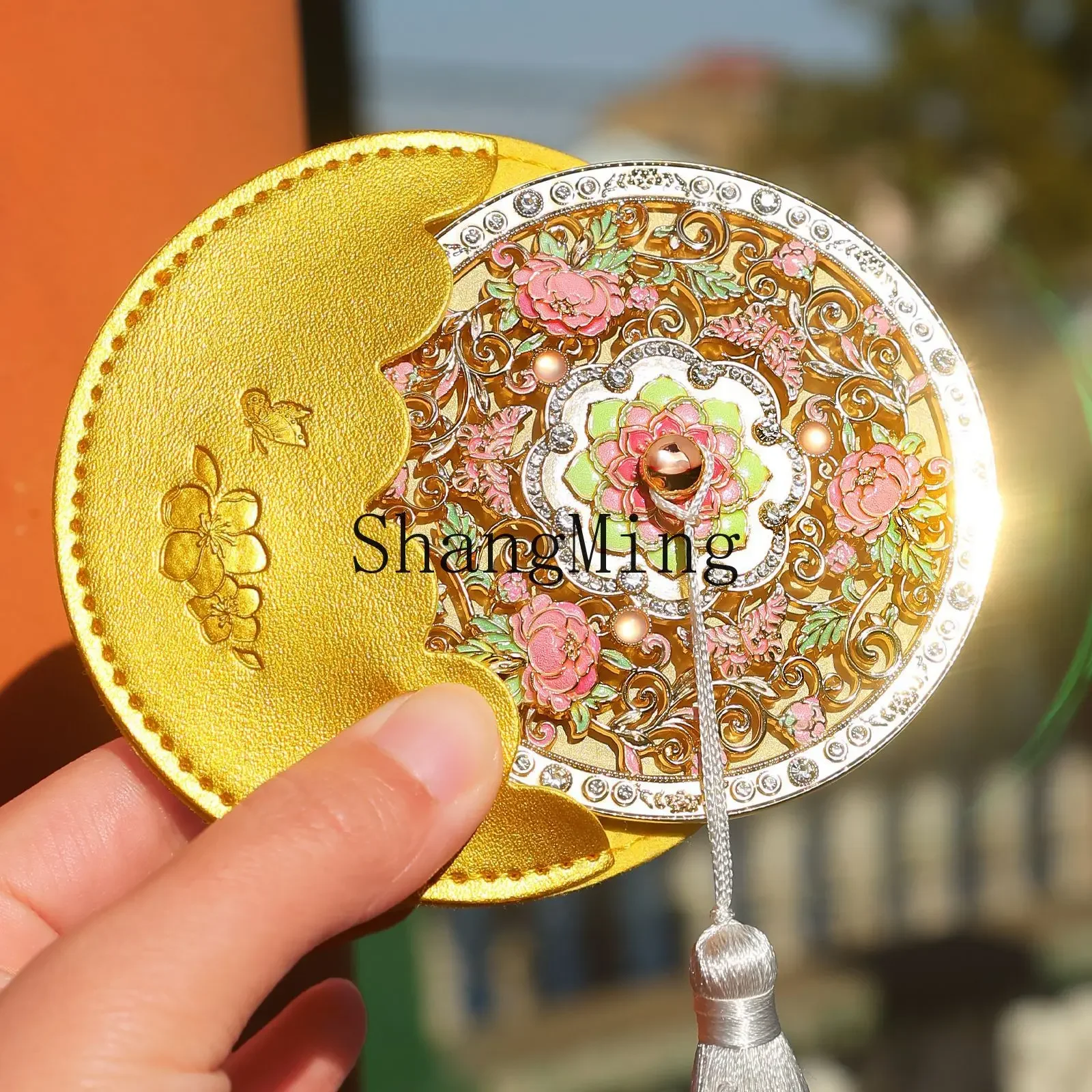 CL gilt butterfly body mirror metal handheld national style merchandise relief boutique mirror national travel
CL gilt butterfly body mirror metal handheld national style merchandise relief boutique mirror national travel