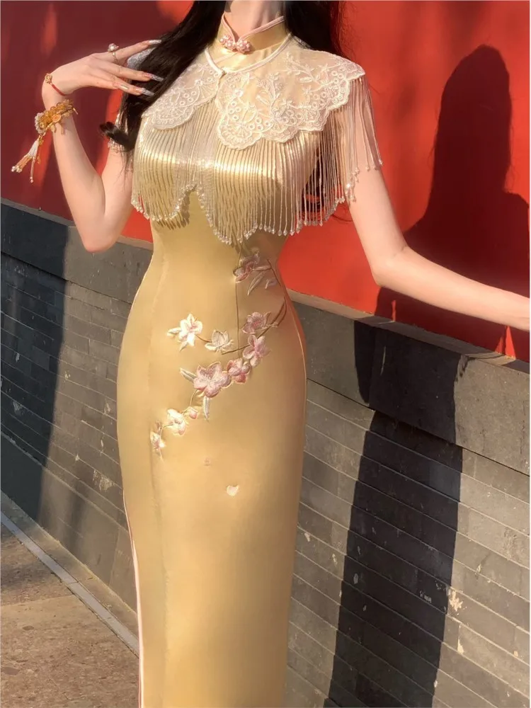 Новый Cheongsam в китайском стиле с вышивкой персикового цвета и платьем с разрезом.
Новый Cheongsam в китайском стиле с вышивкой персикового цвета и платьем с разрезом.