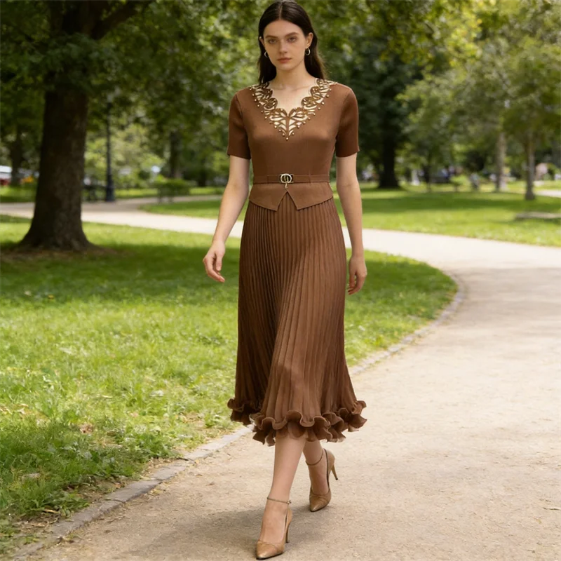 Miyake Pleated Dress Women's 2026 New Solid Color Stitching Fake Two-piece Lace V-neck Short-sleeved Elegant Mid-length Skirt
Miyake Pleated Dress Women's 2026 New Solid Color Stitching Fake Two-piece Lace V-neck Short-sleeved Elegant Mid-length Skirt