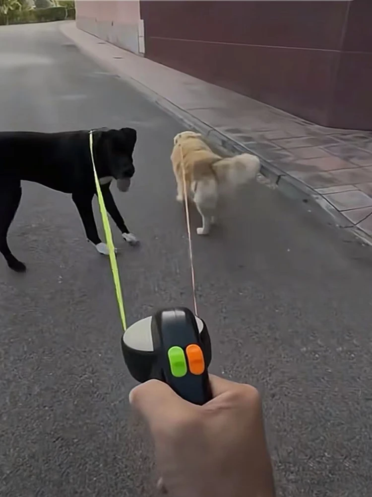 Тяговая веревка для собак от одного до двух, противоувесающая 360° ° Вращающийся взрывозащищенный дырокол. Подходит для больших собак маленьких и средних размеров.
Тяговая веревка для собак от одного до двух, противоувесающая 360° ° Вращающийся взрывозащищенный дырокол. Подходит для больших собак маленьких и средних размеров.