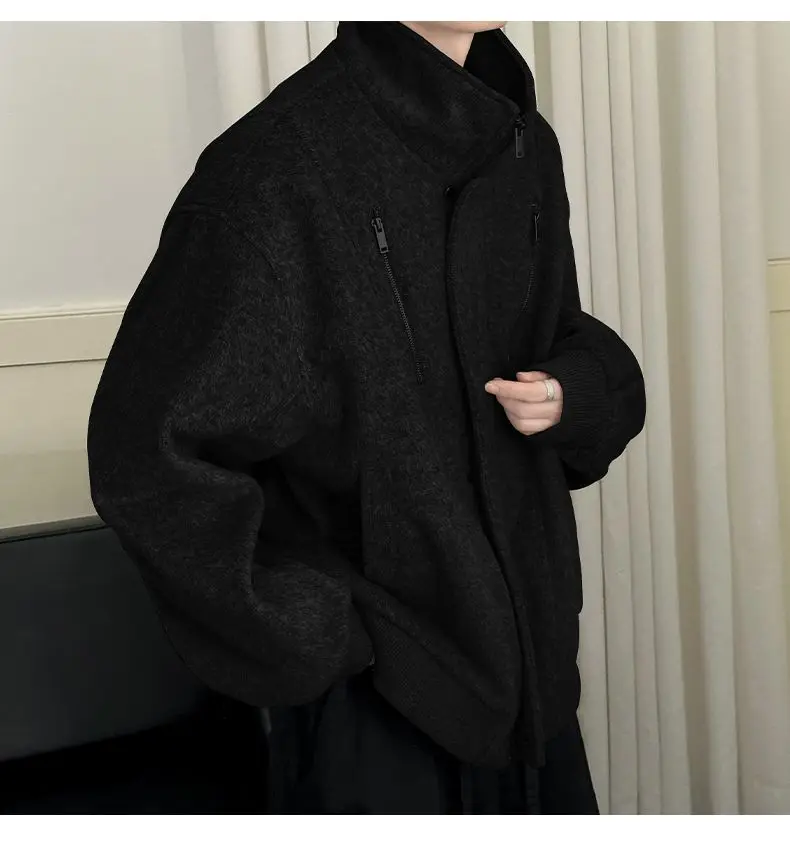 Мужская куртка из шерстяной смеси коричневого цвета с застежкой-молнией, модная, стильная, для надежного крепления и соединения.
Мужская куртка из шерстяной смеси коричневого цвета с застежкой-молнией, модная, стильная, для надежного крепления и соединения.