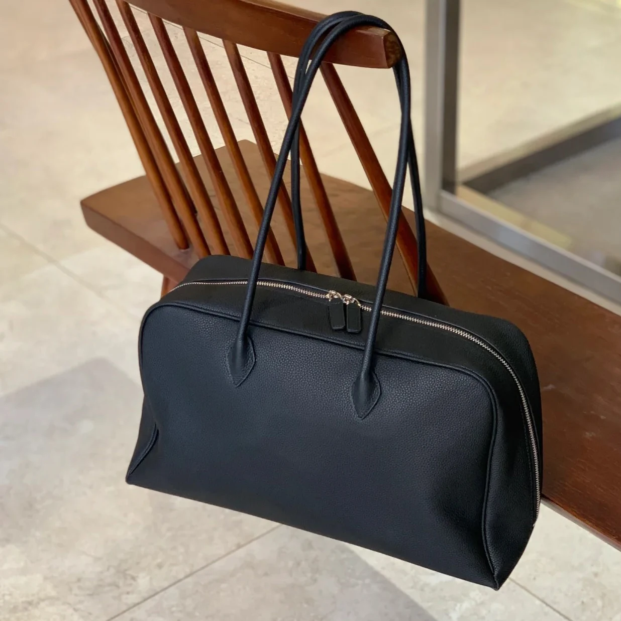 Women's Boston Bag 2025 New Niche Design Top-layer Cowhide Large Capacity Hand-Owned Bowling Bag Fashion Underarm Shoulder Bag
Women's Boston Bag 2025 New Niche Design Top-layer Cowhide Large Capacity Hand-Owned Bowling Bag Fashion Underarm Shoulder Bag