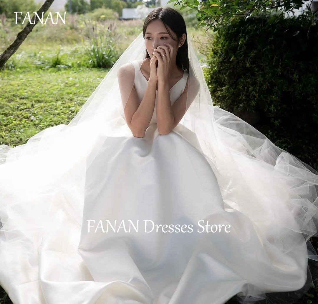 FANAN Korea Ivory V-Neck Simple Wedding Dresses 웨딩드레스 A-Line Sleeveless Satin Low Open Back Custom Made Bride Gowns Plus Size
FANAN Korea Ivory V-Neck Simple Wedding Dresses 웨딩드레스 A-Line Sleeveless Satin Low Open Back Custom Made Bride Gowns Plus Size
