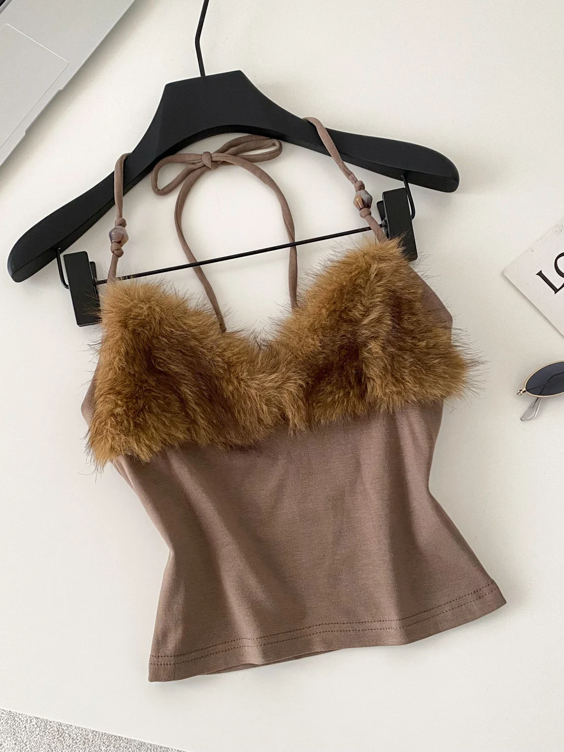 Женский укороченный топ цвета хаки Y2k Gyaru 2000-х годов, винтажный меховой лоскутный топ 90-х годов, корсет с открытыми плечами, топы без рукавов, летний топ на бретелях
Женский укороченный топ цвета хаки Y2k Gyaru 2000-х годов, винтажный меховой лоскутный топ 90-х годов, корсет с открытыми плечами, топы без рукавов, летний топ на бретелях