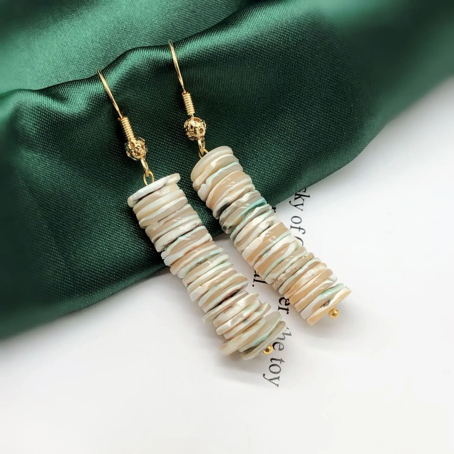 Винтажный эластичный браслет из натуральной круглой ракушки, ожерелье, серьги, комплект ювелирных изделий, модное колье-воротник, подарки
Винтажный эластичный браслет из натуральной круглой ракушки, ожерелье, серьги, комплект ювелирных изделий, модное колье-воротник, подарки