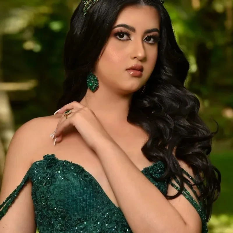 Блестящие черновато-зеленые платья Quinceanera по индивидуальному заказу с открытыми плечами и цветочной аппликацией с длинным хвостом из тюля Vestido 15, Quinceanera
Блестящие черновато-зеленые платья Quinceanera по индивидуальному заказу с открытыми плечами и цветочной аппликацией с длинным хвостом из тюля Vestido 15, Quinceanera