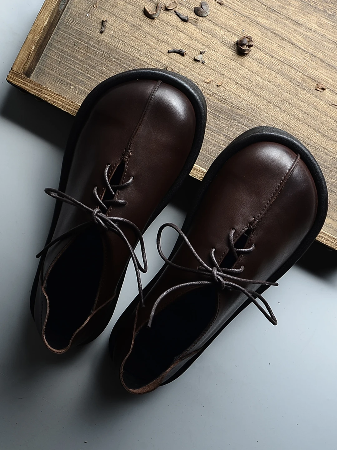 Retro Genuine Leather Slip-On Women's Shoes Comfortable round Toe Flat Bottom British Style Soft Leather Shoelace Knot Design
Retro Genuine Leather Slip-On Women's Shoes Comfortable round Toe Flat Bottom British Style Soft Leather Shoelace Knot Design