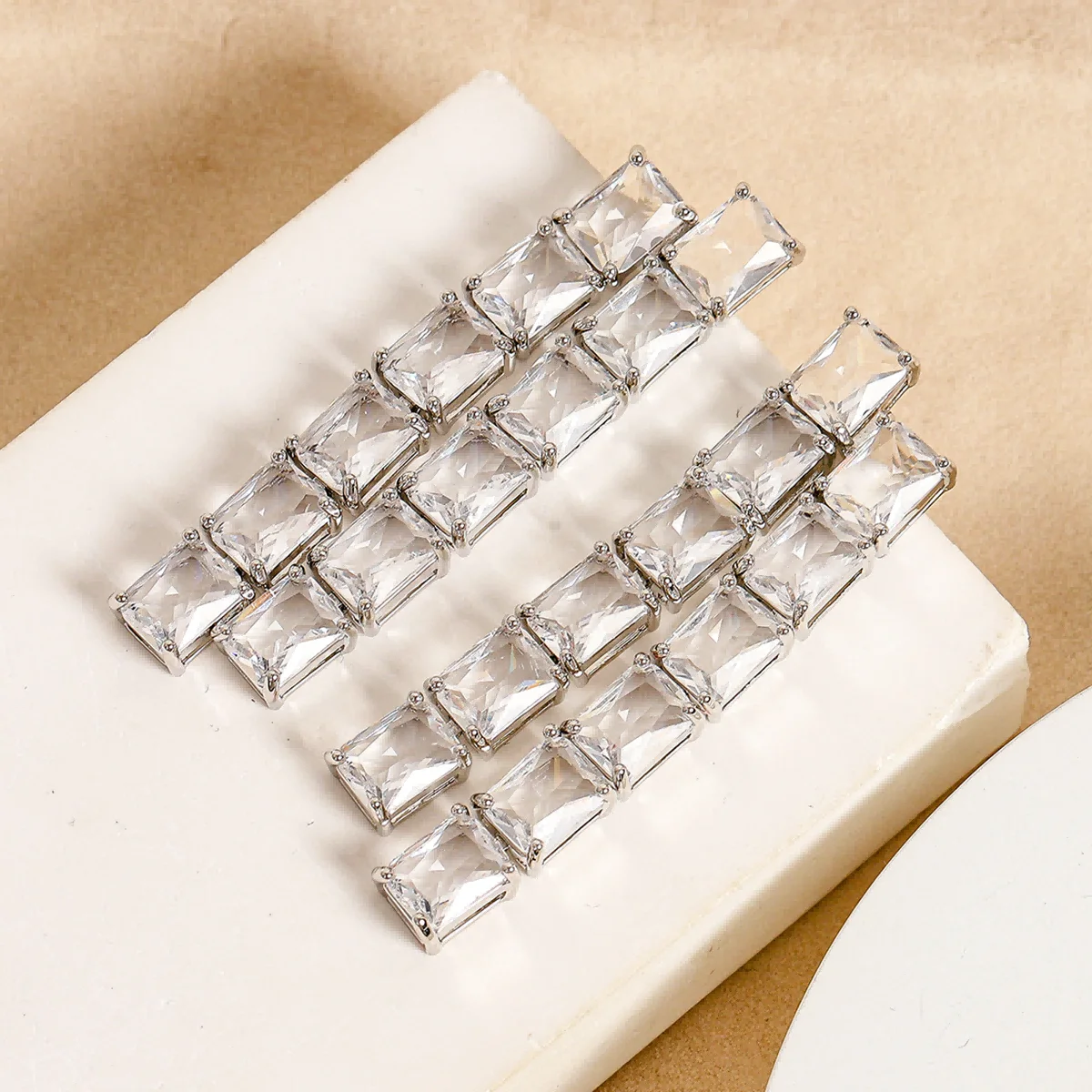Light Luxury Geometric Crystal Dangle Earrings S925 Silver Needle Elegant Trendy Fashion Jewelry for Women
Light Luxury Geometric Crystal Dangle Earrings S925 Silver Needle Elegant Trendy Fashion Jewelry for Women