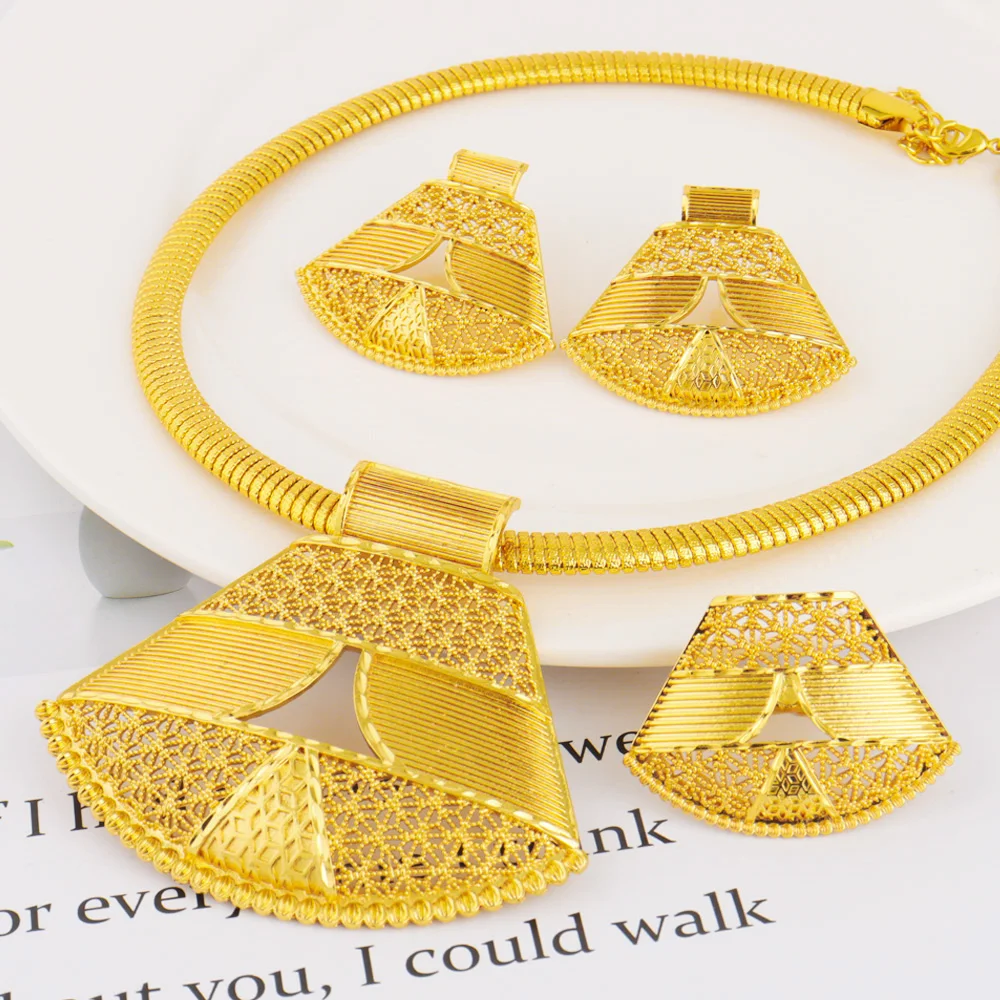 Dubai Elegant Ladies Geometric Fan-Shaped Gold-Plated Earrings Necklace Set Clavicle Chain Ear Hook for Women Holiday Gift
Dubai Elegant Ladies Geometric Fan-Shaped Gold-Plated Earrings Necklace Set Clavicle Chain Ear Hook for Women Holiday Gift