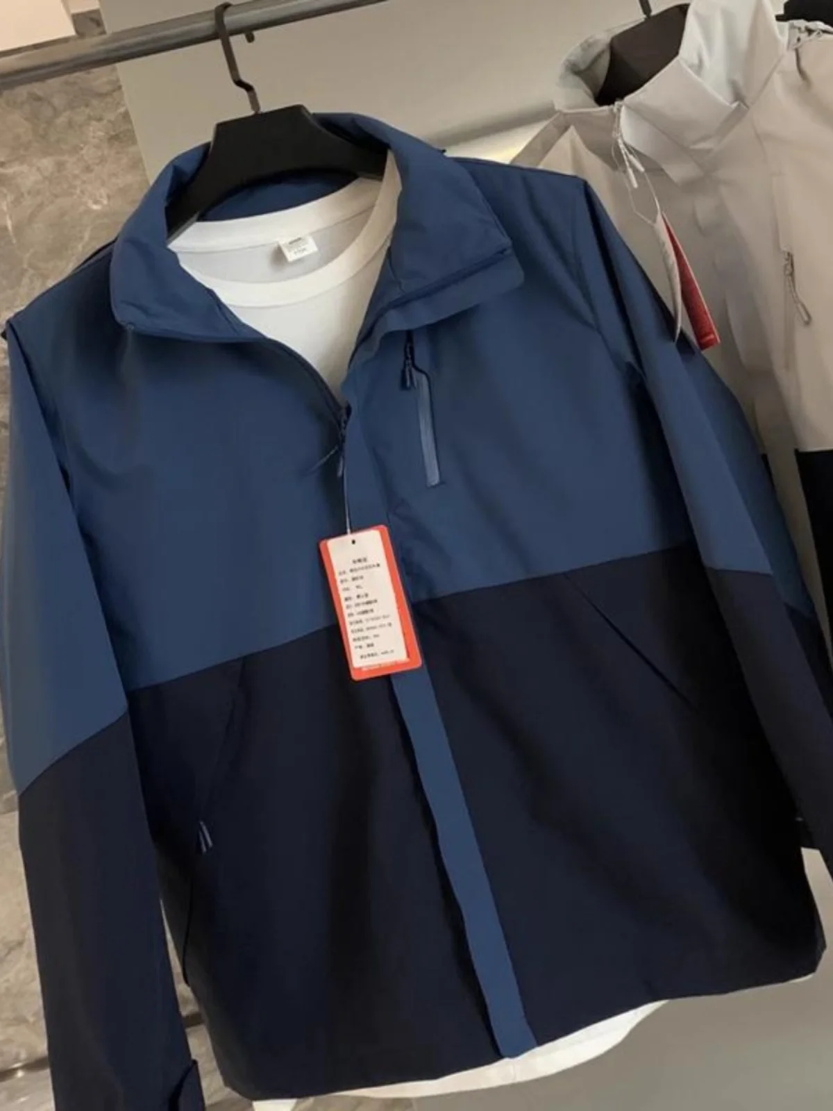 Мужская демисезонная куртка для активного отдыха: водонепроницаемая, ветрозащитная, со съемным капюшоном, функциональная ветровка свободного кроя с длинными рукавами для молодежи
Мужская демисезонная куртка для активного отдыха: водонепроницаемая, ветрозащитная, со съемным капюшоном, функциональная ветровка свободного кроя с длинными рукавами для молодежи