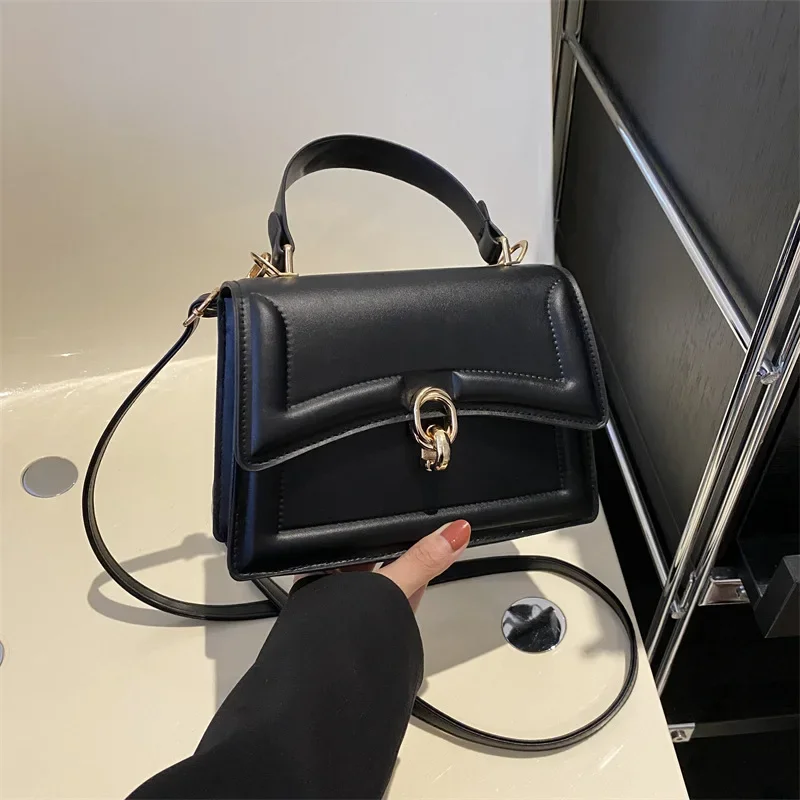 Solid color simple fashion foreign style handbag versatile Korean version shoulder messenger bag small square bag
Solid color simple fashion foreign style handbag versatile Korean version shoulder messenger bag small square bag