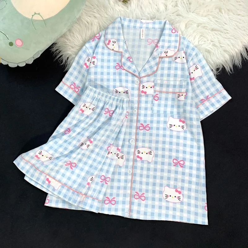 Sanrio Hello Kitty pajamas, summer new women's short-sleeved shorts two-piece set, cute cartoon Sanrio Hello Kitty loungewear
Sanrio Hello Kitty pajamas, summer new women's short-sleeved shorts two-piece set, cute cartoon Sanrio Hello Kitty loungewear