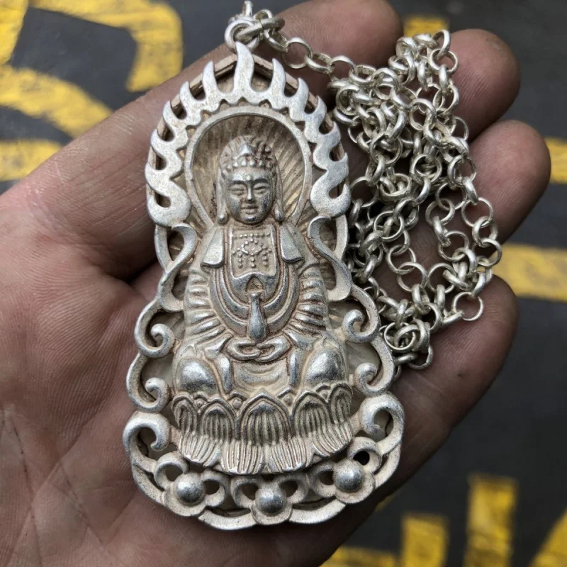 Античная разная коллекция династии Цин Qianlong, кулон Гуаньинь с цепочкой, ювелирные изделия, креативная резьба
Античная разная коллекция династии Цин Qianlong, кулон Гуаньинь с цепочкой, ювелирные изделия, креативная резьба