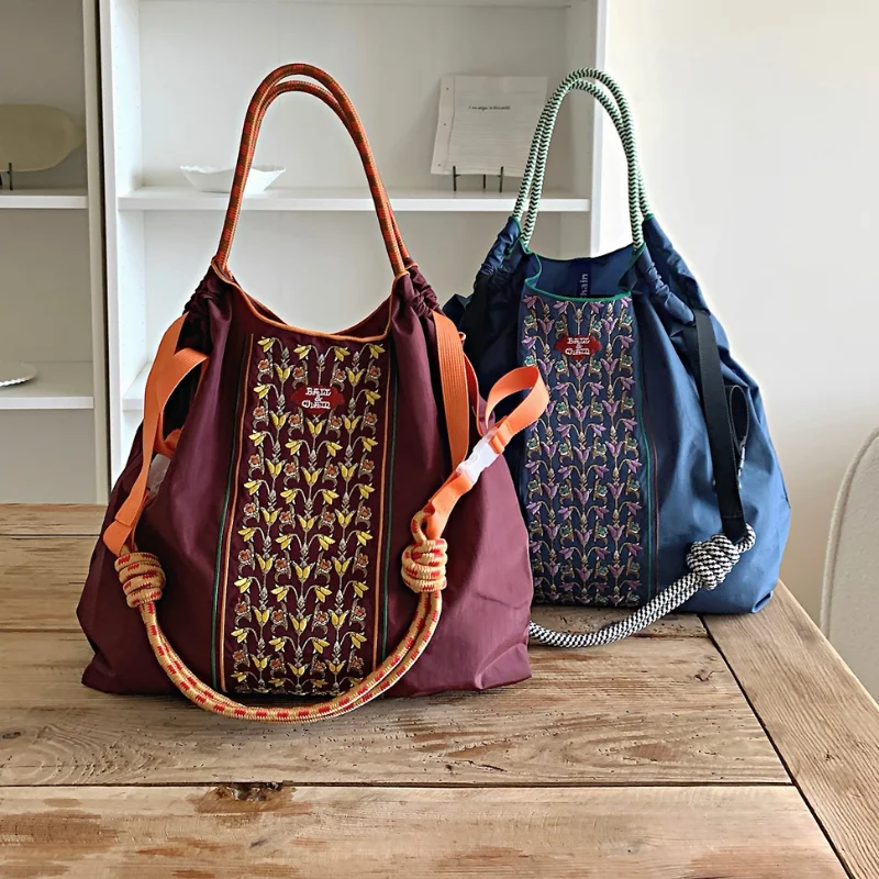 Bohemian Style Embroidered Shoulder Bag, Large Capacity Tote Bag, Women's Bag, Fashionable Commuter Bag, Casual Holiday Party Bag
Bohemian Style Embroidered Shoulder Bag, Large Capacity Tote Bag, Women's Bag, Fashionable Commuter Bag, Casual Holiday Party Bag