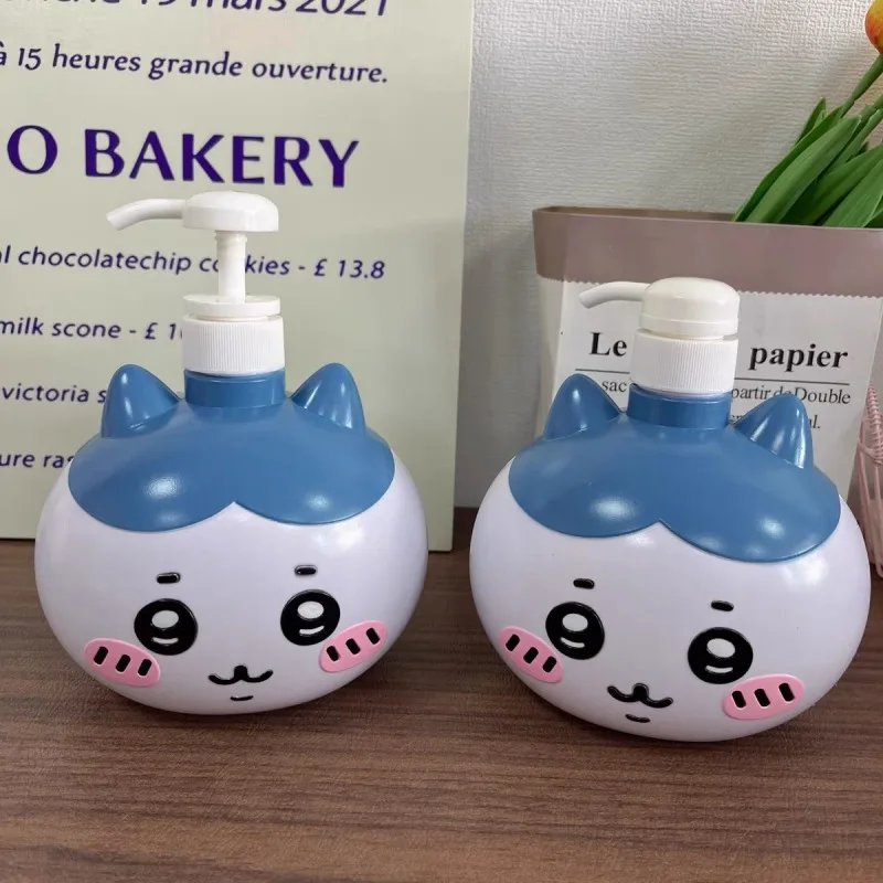 1100ml Chiikawa Lotion Bottle Cartoon Hachiware Soap Dispenser Large Capacity Refillable Shampoo Container Bathroom Supplies
1100ml Chiikawa Lotion Bottle Cartoon Hachiware Soap Dispenser Large Capacity Refillable Shampoo Container Bathroom Supplies