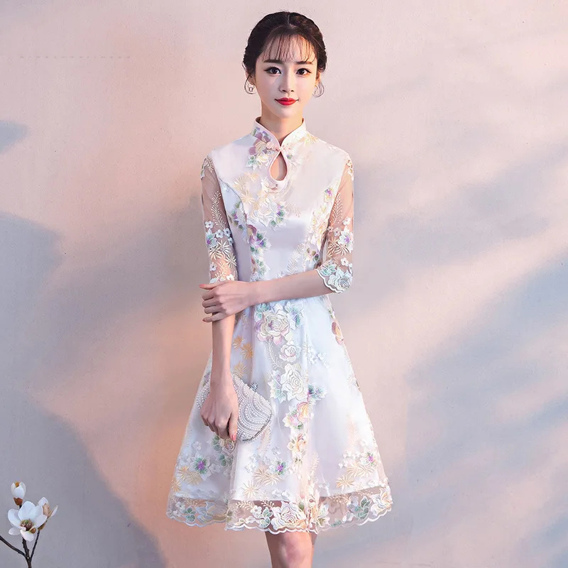 New Wedding Party Cheongsam Oriental Evening Dress Chinese Traditional Womens Elegant Qipao Sexy Lace Long Robe Retro Vestido
New Wedding Party Cheongsam Oriental Evening Dress Chinese Traditional Womens Elegant Qipao Sexy Lace Long Robe Retro Vestido