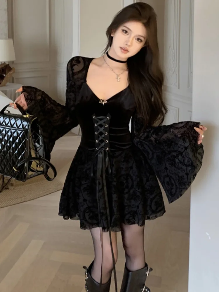 Dark Lace Short Skirt Women's Design Pure Desire Sexy V-neck Bell Sleeve Slimming Dress Korean Style Commute Winter Fashion
Dark Lace Short Skirt Women's Design Pure Desire Sexy V-neck Bell Sleeve Slimming Dress Korean Style Commute Winter Fashion