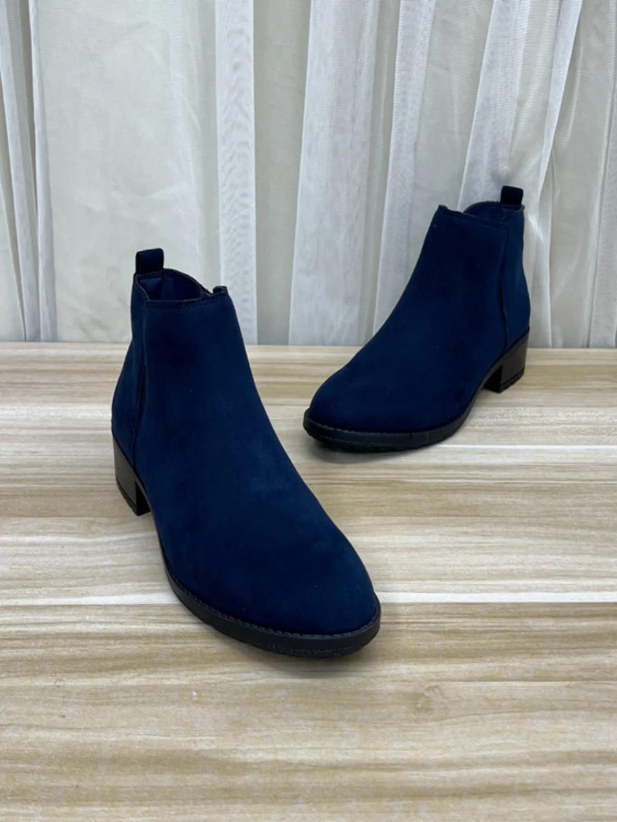 Модные ботинки челси с боковой молнией, на тонком среднем каблуке, с круглым носком, короткие ботинки, ковбойские ботинки из искусственной кожи
Модные ботинки челси с боковой молнией, на тонком среднем каблуке, с круглым носком, короткие ботинки, ковбойские ботинки из искусственной кожи