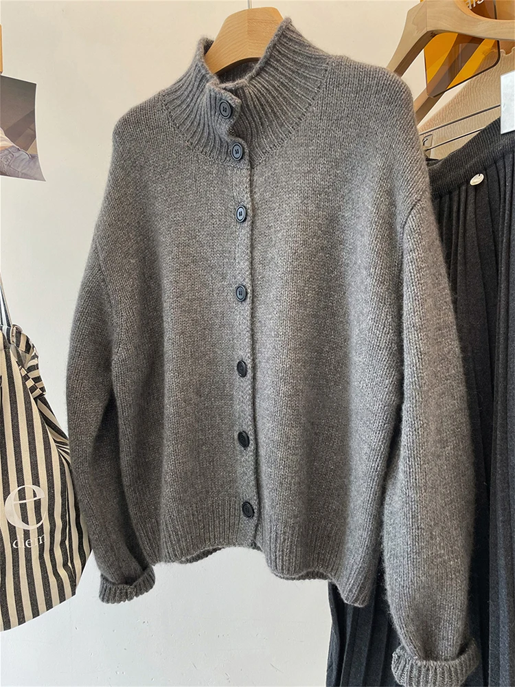 Женский повседневный кардиган из 100% мериносовой шерсти, однотонный однобортный свитер с воротником-стойкой, осенне-зимняя теплая мягкая трикотажная одежда
Женский повседневный кардиган из 100% мериносовой шерсти, однотонный однобортный свитер с воротником-стойкой, осенне-зимняя теплая мягкая трикотажная одежда