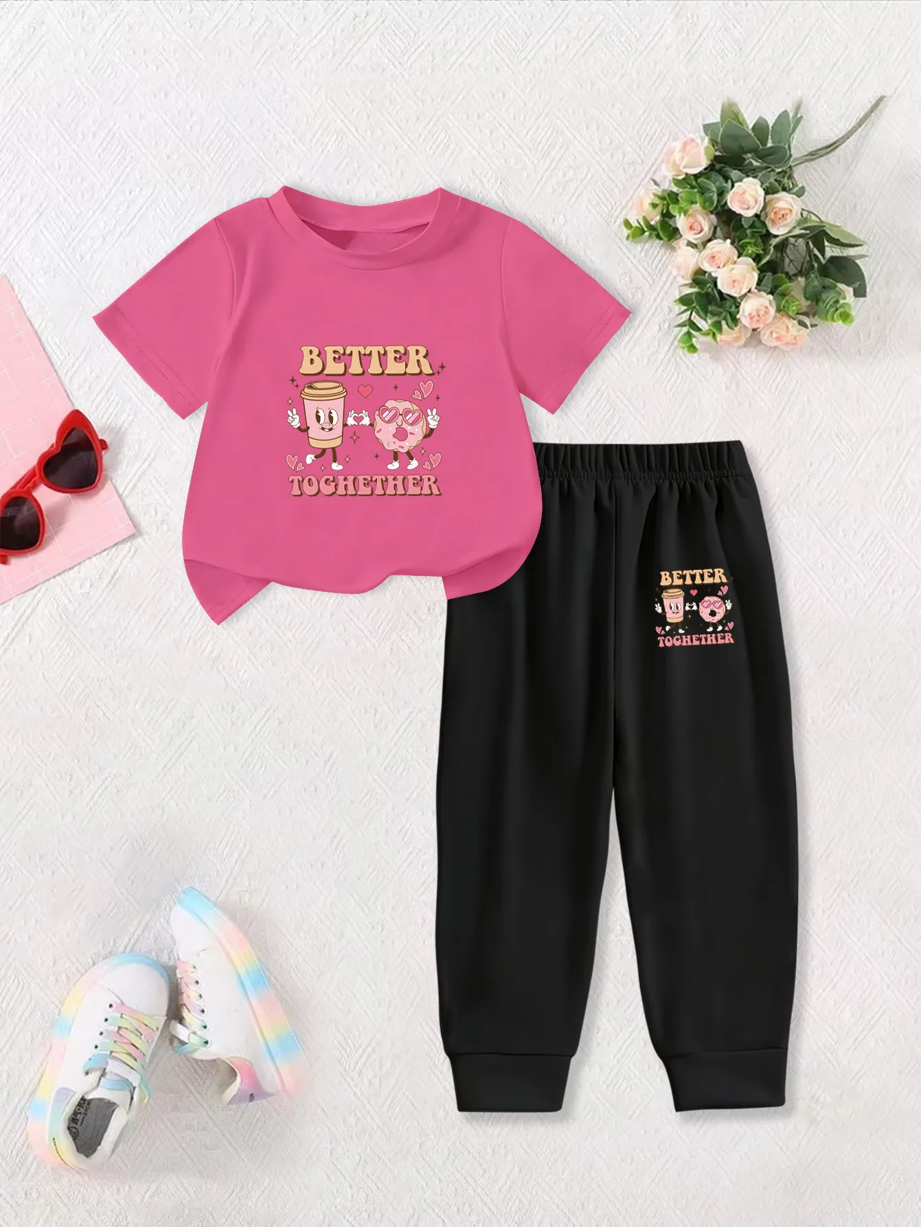 2 шт.: Летний милый милый спортивный костюм с короткими рукавами для девочек на День святого Валентина — принт с изображением пончика и чая с молоком
2 шт.: Летний милый милый спортивный костюм с короткими рукавами для девочек на День святого Валентина — принт с изображением пончика и чая с молоком