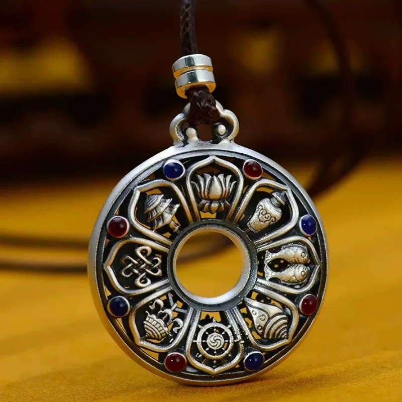 Ретро рельефное ожерелье с восемью сокровищами буддизма, мужское колье, аксессуары, благословение, безопасная пряжка, кулон, мужские ювелирные изделия
Ретро рельефное ожерелье с восемью сокровищами буддизма, мужское колье, аксессуары, благословение, безопасная пряжка, кулон, мужские ювелирные изделия