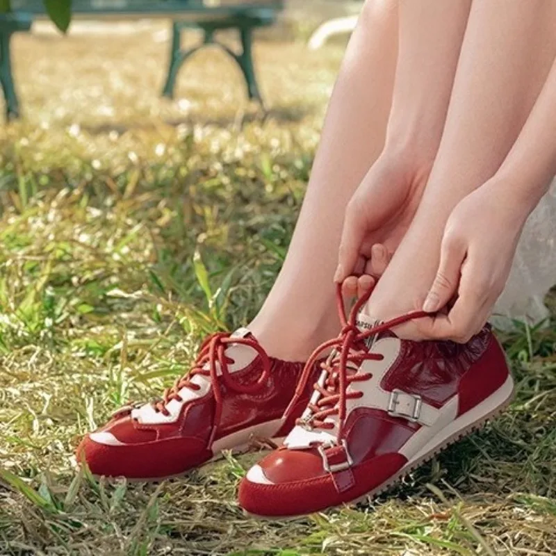 Women's Red Retro Trainers Color Block Leather Suede Buckle Decor Low Top Lace Up Casual Sneakers Spring 2025
Women's Red Retro Trainers Color Block Leather Suede Buckle Decor Low Top Lace Up Casual Sneakers Spring 2025