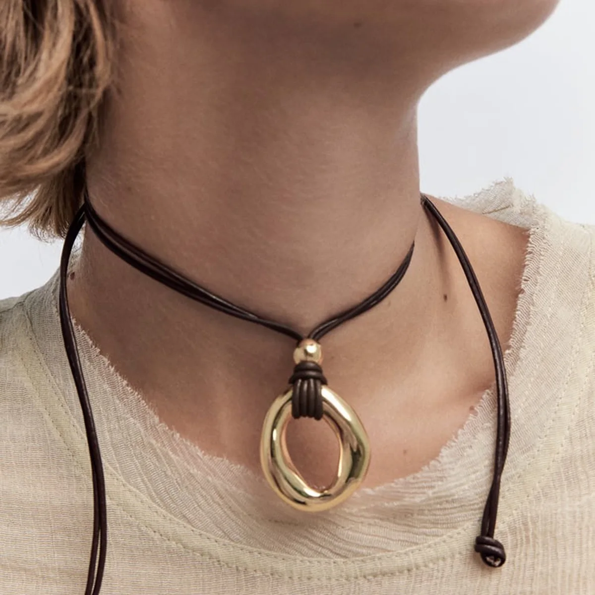 Elegant Irregular Circle Pendant Necklace - Black Leather Cord Choker, Sophisticated Statement Jewelry for and Formal Occasions
Elegant Irregular Circle Pendant Necklace - Black Leather Cord Choker, Sophisticated Statement Jewelry for and Formal Occasions