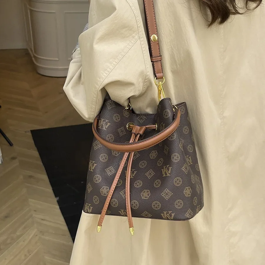  Просторная изогнутая сумка-хобо 2025 года, многосторонняя трансформируемая сумка через плечо и через плечо для женщин, нишевая сумка «день-ночь»
Просторная изогнутая сумка-хобо 2025 года, многосторонняя трансформируемая сумка через плечо и через плечо для женщин, нишевая сумка «день-ночь»