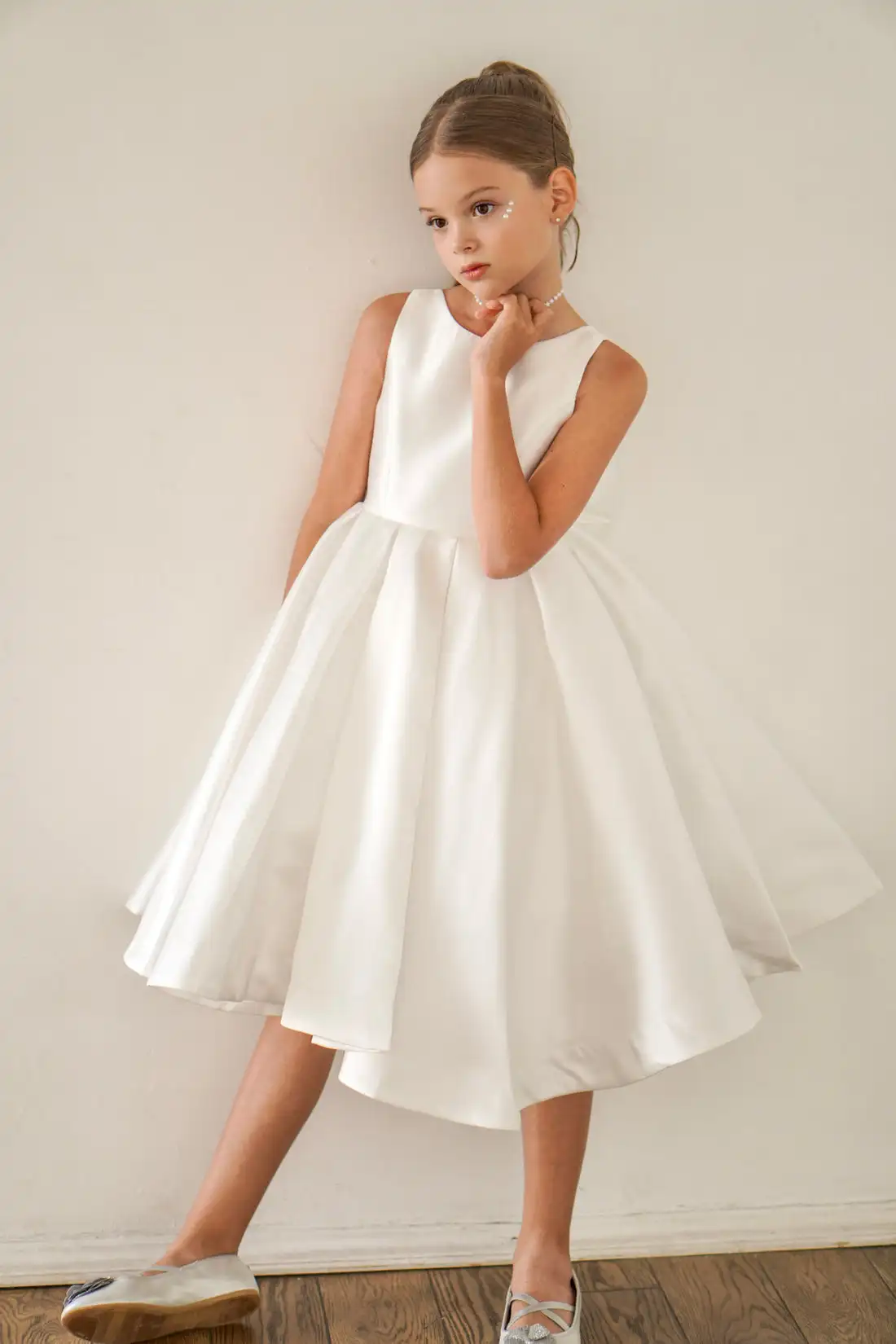 Short Satin Girls' First Communion Dresses 2025 Princess Flower Girl Dress for Wedding Knee Length Bows Children's Dresses
Short Satin Girls' First Communion Dresses 2025 Princess Flower Girl Dress for Wedding Knee Length Bows Children's Dresses