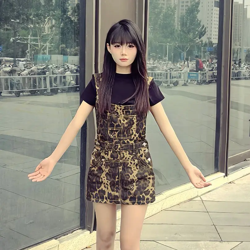 American Retro Leopard Print Denim Overalls Women's Dress Summer New Loose Fashion Versatile High Waist Short Skirt
American Retro Leopard Print Denim Overalls Women's Dress Summer New Loose Fashion Versatile High Waist Short Skirt