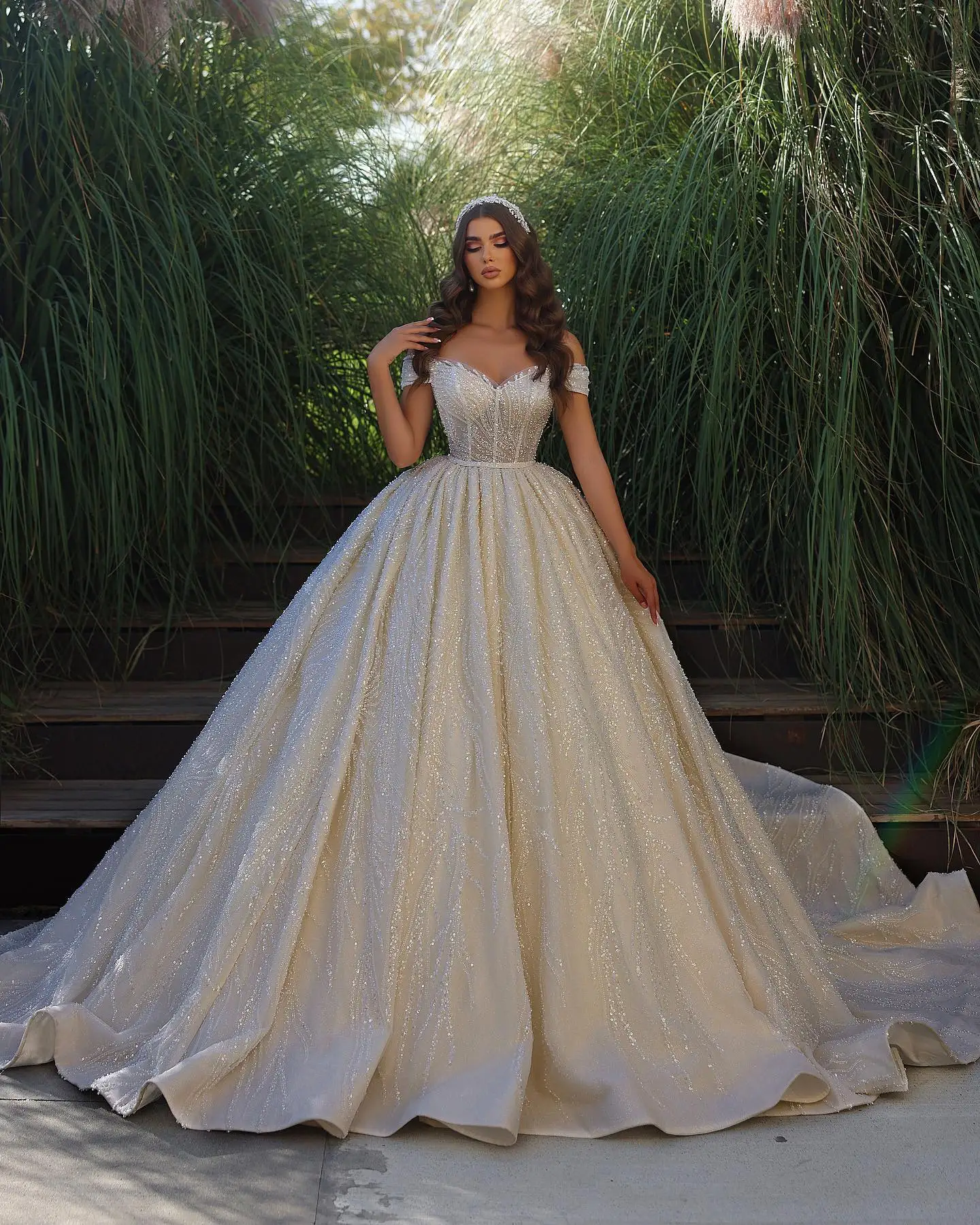 Off Shoulder Ball Gowns Sweetheart Wedding Dress Custom Made Long Train Lace Sequined Vestido de novia
Off Shoulder Ball Gowns Sweetheart Wedding Dress Custom Made Long Train Lace Sequined Vestido de novia
