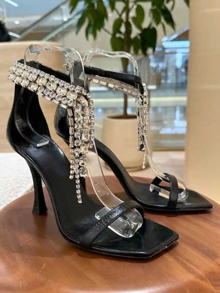 Small niche design diamond high heels Sandals for Women 2025 New Style shoes women Zapatos mujer
Small niche design diamond high heels Sandals for Women 2025 New Style shoes women Zapatos mujer