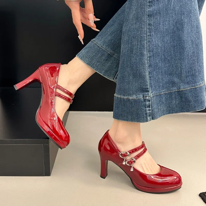 Французские туфли Мэри Джейн с одной пряжкой, круглым носком, универсальные, на платформе, под юбку
Французские туфли Мэри Джейн с одной пряжкой, круглым носком, универсальные, на платформе, под юбку