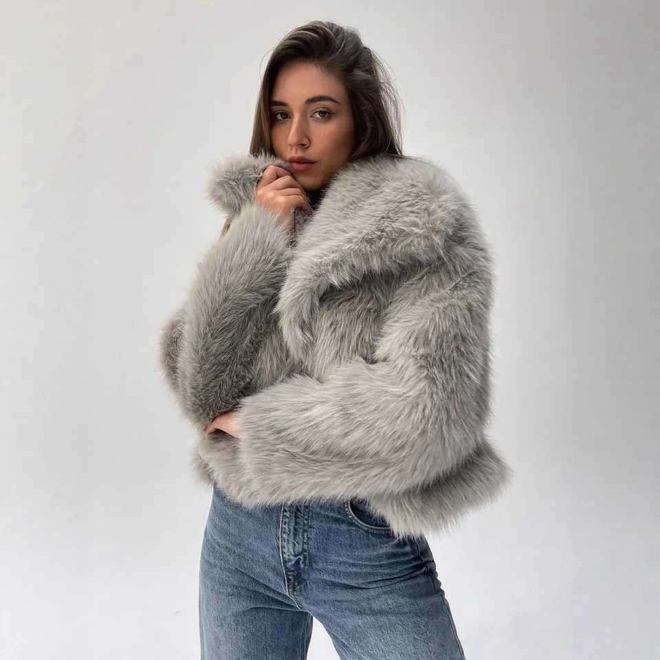 Women's New Faux Fur Short Coat Fashionable Wide Collar Long Sleeve Elegant Office Versatile Casual Soft Skin-Friendly Outerwear
Women's New Faux Fur Short Coat Fashionable Wide Collar Long Sleeve Elegant Office Versatile Casual Soft Skin-Friendly Outerwear