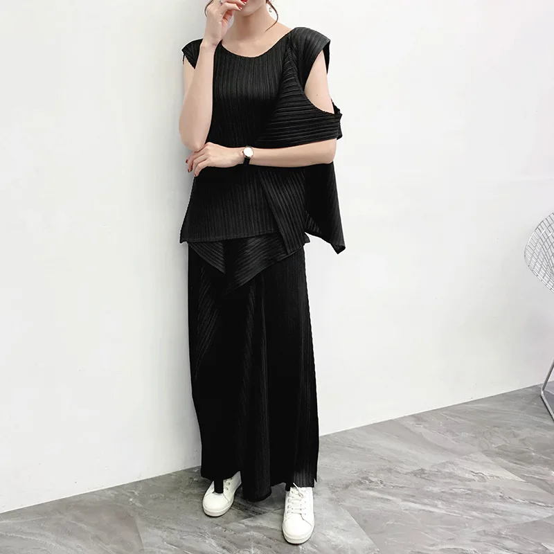 Irregular Round Neck Top Casual Straight Trousers Two-piece Set Miyake Summer New Fashion Casual Versatile Solid Colour Suit
Irregular Round Neck Top Casual Straight Trousers Two-piece Set Miyake Summer New Fashion Casual Versatile Solid Colour Suit