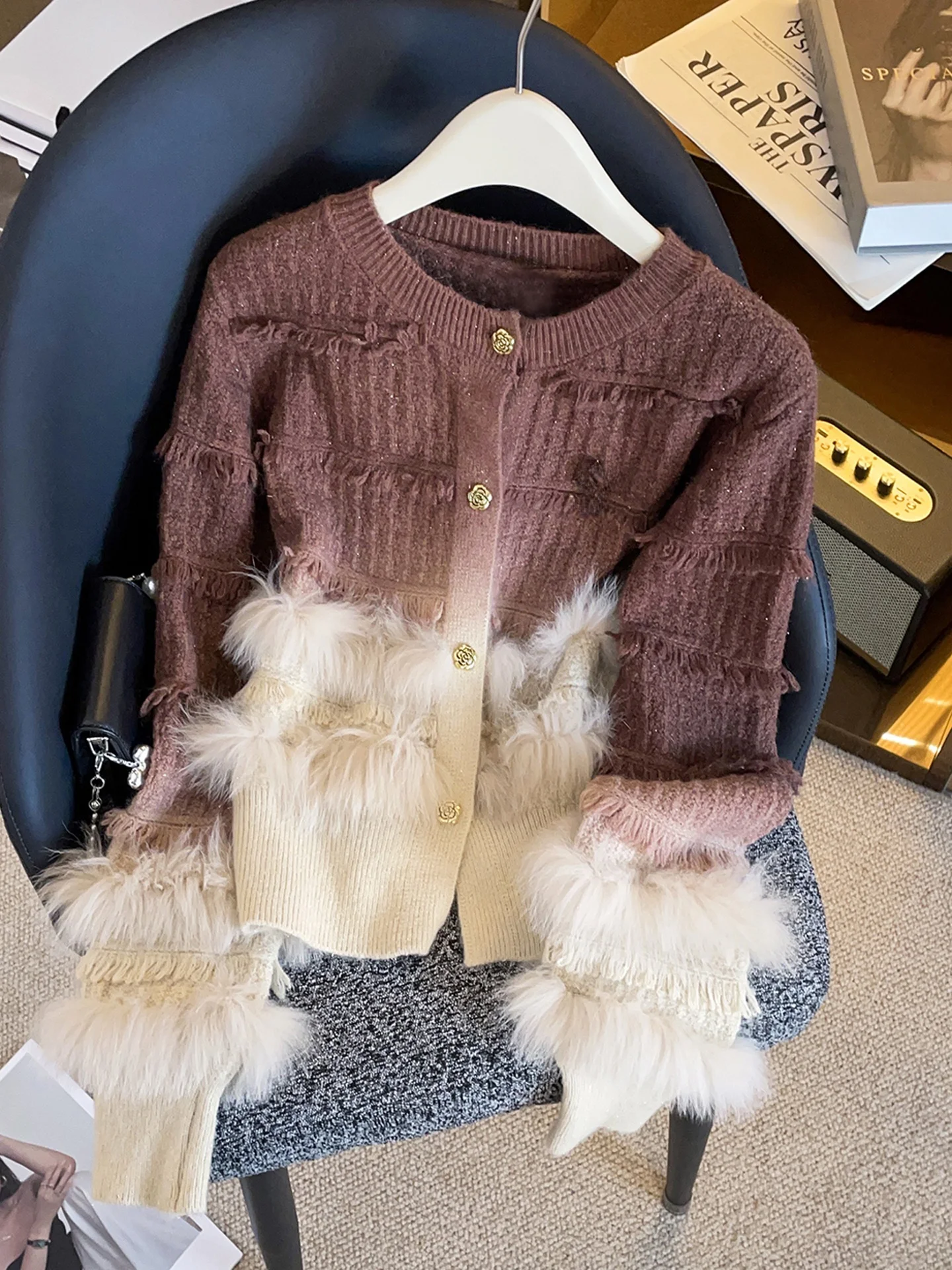 South Oil High-End Women's Gradient Color Tassel Knitted Cardigan Sweater Jacket 2025 Autumn Winter Commute Style Regular Fit
South Oil High-End Women's Gradient Color Tassel Knitted Cardigan Sweater Jacket 2025 Autumn Winter Commute Style Regular Fit