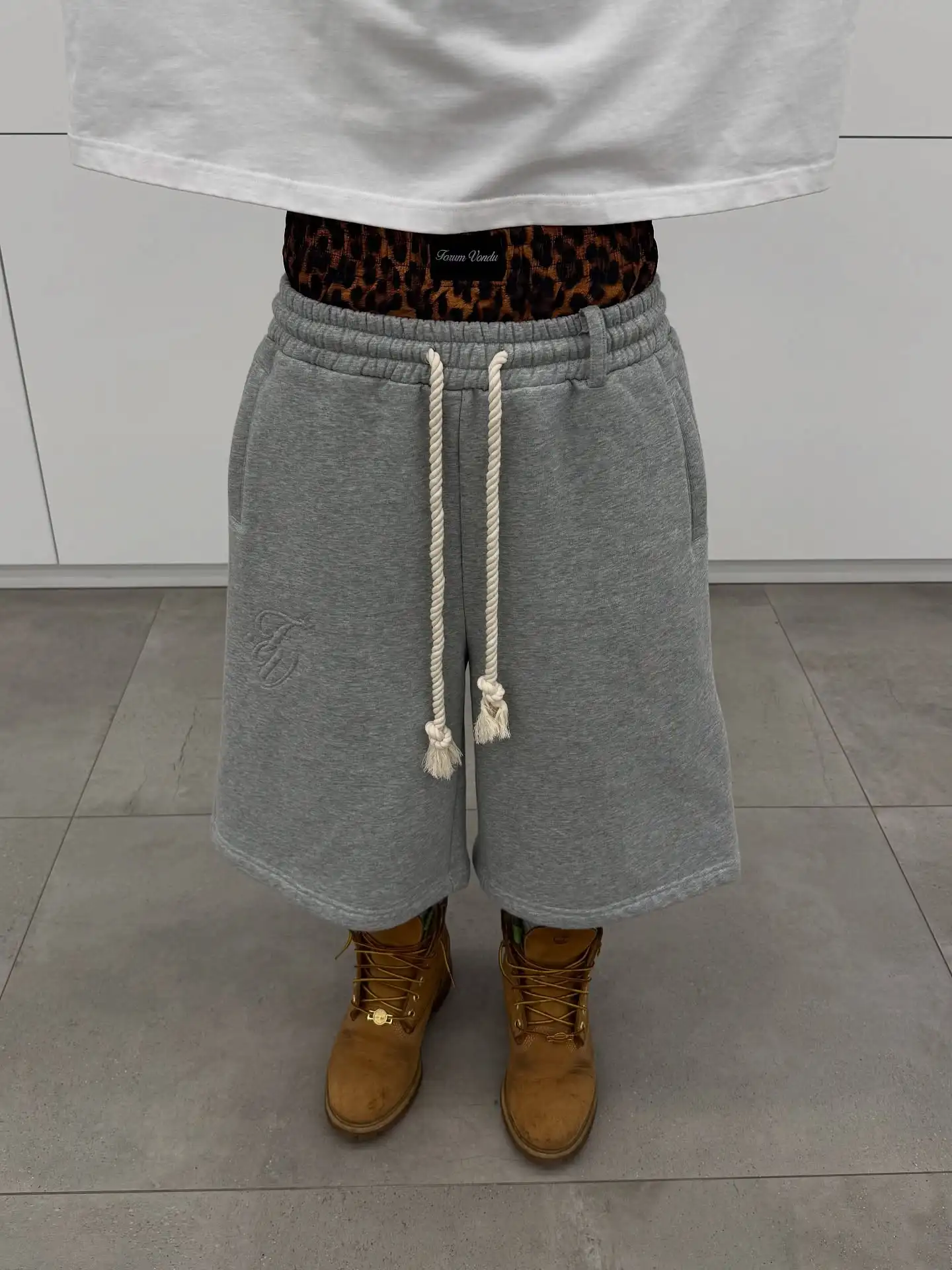 Daily Comfort Fashion Double-layer Design Gray Sports Shorts Casual Leopard Print Element Drawstring Capri Pants Y2k Shorts
Daily Comfort Fashion Double-layer Design Gray Sports Shorts Casual Leopard Print Element Drawstring Capri Pants Y2k Shorts