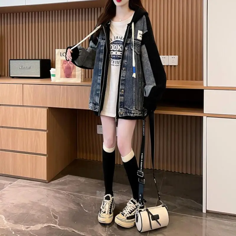 Горячий стильный свободный повседневный ленивый джинсовый лоскутный свитер, кардиган, новинка 2025, женская осенне-зимняя корейская версия, вязаная куртка с капюшоном
Горячий стильный свободный повседневный ленивый джинсовый лоскутный свитер, кардиган, новинка 2025, женская осенне-зимняя корейская версия, вязаная куртка с капюшоном