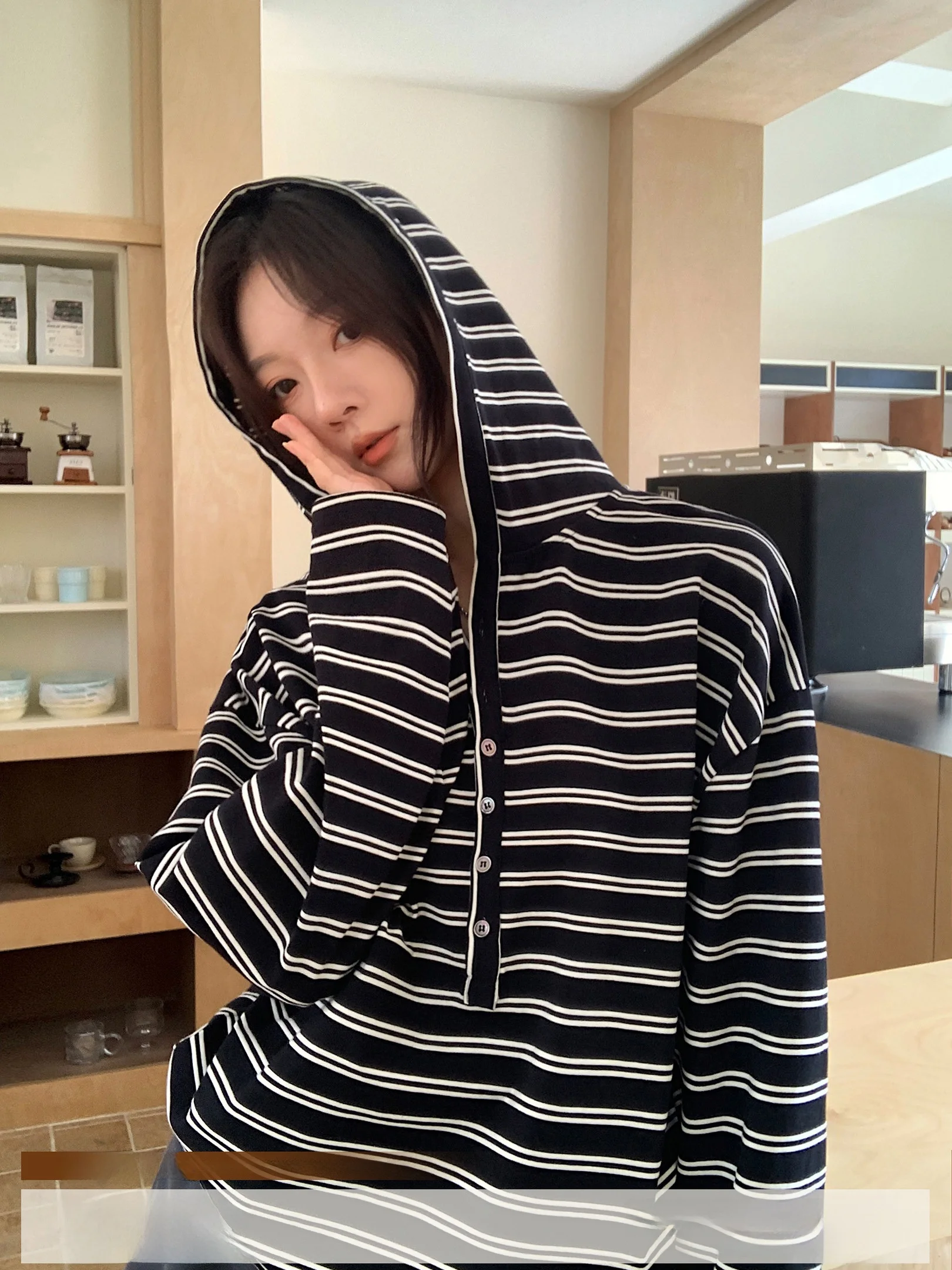 Женская свободная толстовка с капюшоном в полоску «Зебра», с длинным рукавом, весенний топ из смесового хлопка и лиоцелла, в корейском стиле, повседневная одежда
Женская свободная толстовка с капюшоном в полоску «Зебра», с длинным рукавом, весенний топ из смесового хлопка и лиоцелла, в корейском стиле, повседневная одежда