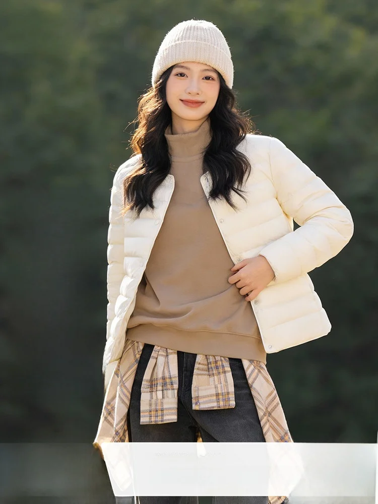 Lightweight round Neckdown Jacket for Women SNOW FLYING Commute Style Nylon Fabric Duck down Filling Short Length Pure Color
Lightweight round Neckdown Jacket for Women SNOW FLYING Commute Style Nylon Fabric Duck down Filling Short Length Pure Color