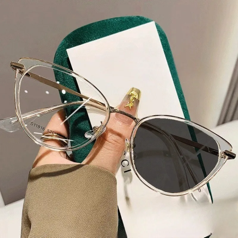 3pcs Retro photosensitive color changing cat eye frame multifunctional fashionable glasses classic elegant high-quality lenses
3pcs Retro photosensitive color changing cat eye frame multifunctional fashionable glasses classic elegant high-quality lenses