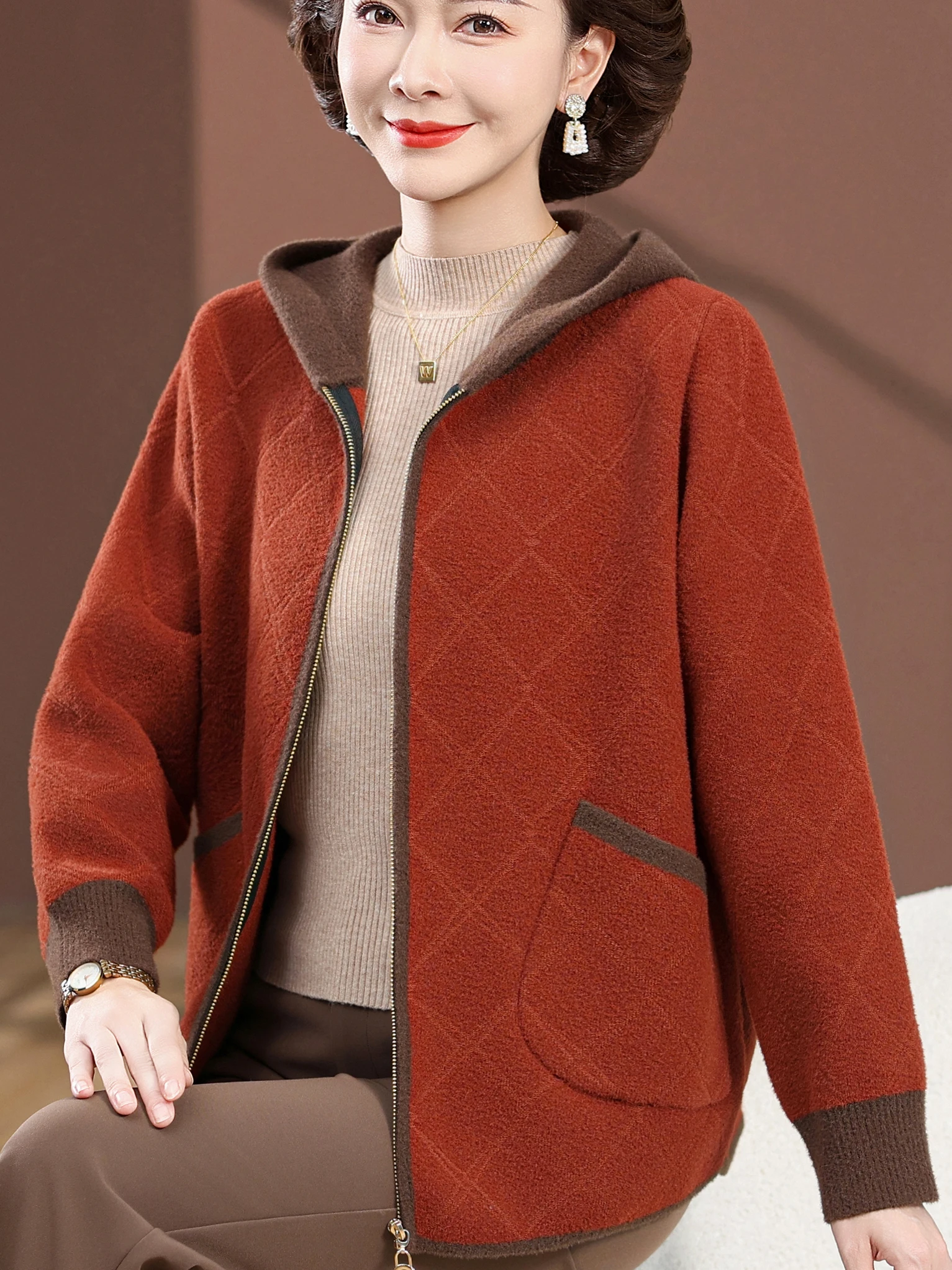 Sli Mommy шерстяное пальто с капюшоном на молнии, свободный кардиган, топ, повседневная женская осенняя одежда среднего возраста, модная верхняя одежда
Sli Mommy шерстяное пальто с капюшоном на молнии, свободный кардиган, топ, повседневная женская осенняя одежда среднего возраста, модная верхняя одежда