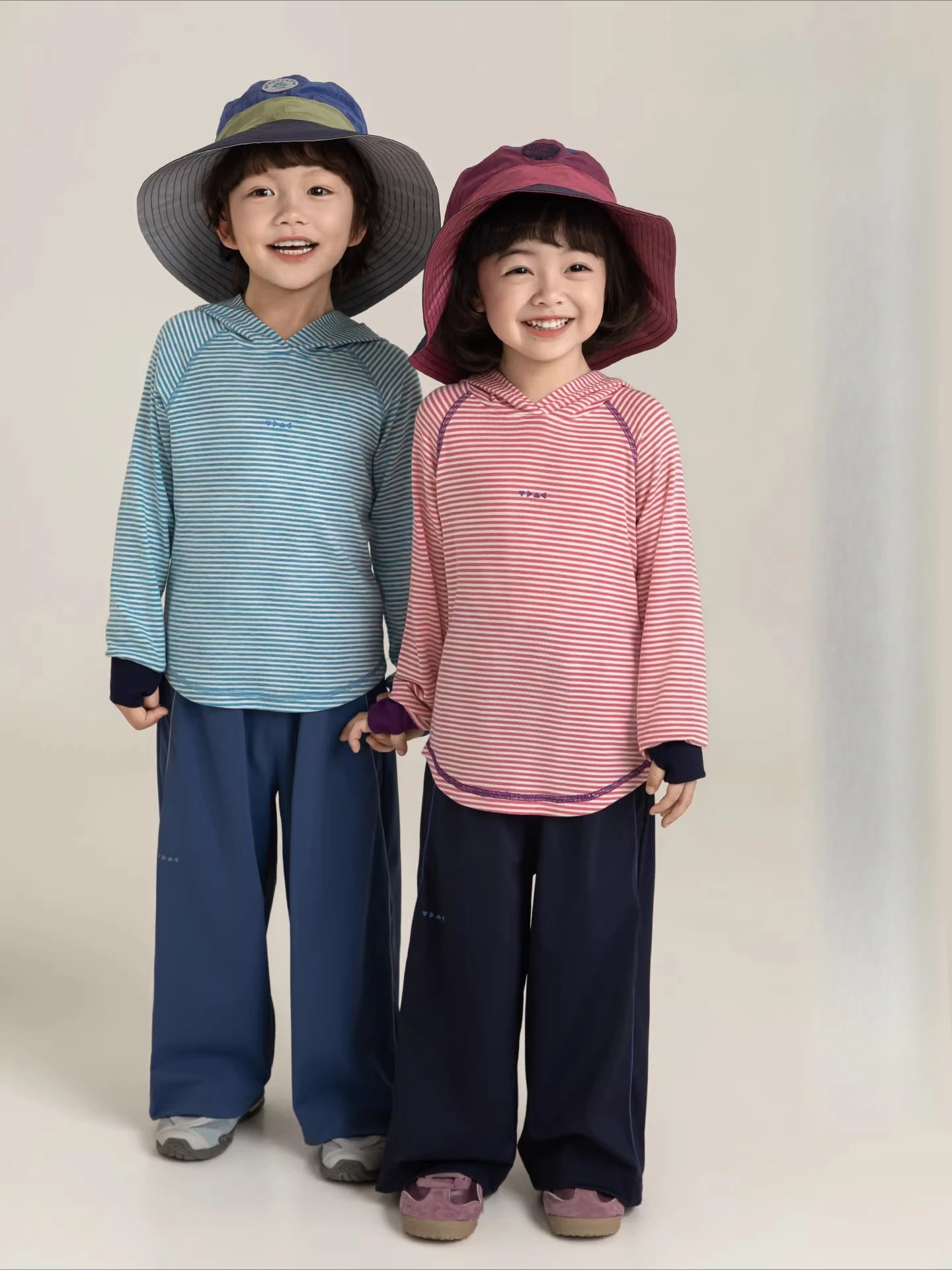 Girls' 2026 Spring and Autumn New Wool Striped Hoodie Bottom Shirt, Casual and Versatile Children's T-shirt
Girls' 2026 Spring and Autumn New Wool Striped Hoodie Bottom Shirt, Casual and Versatile Children's T-shirt