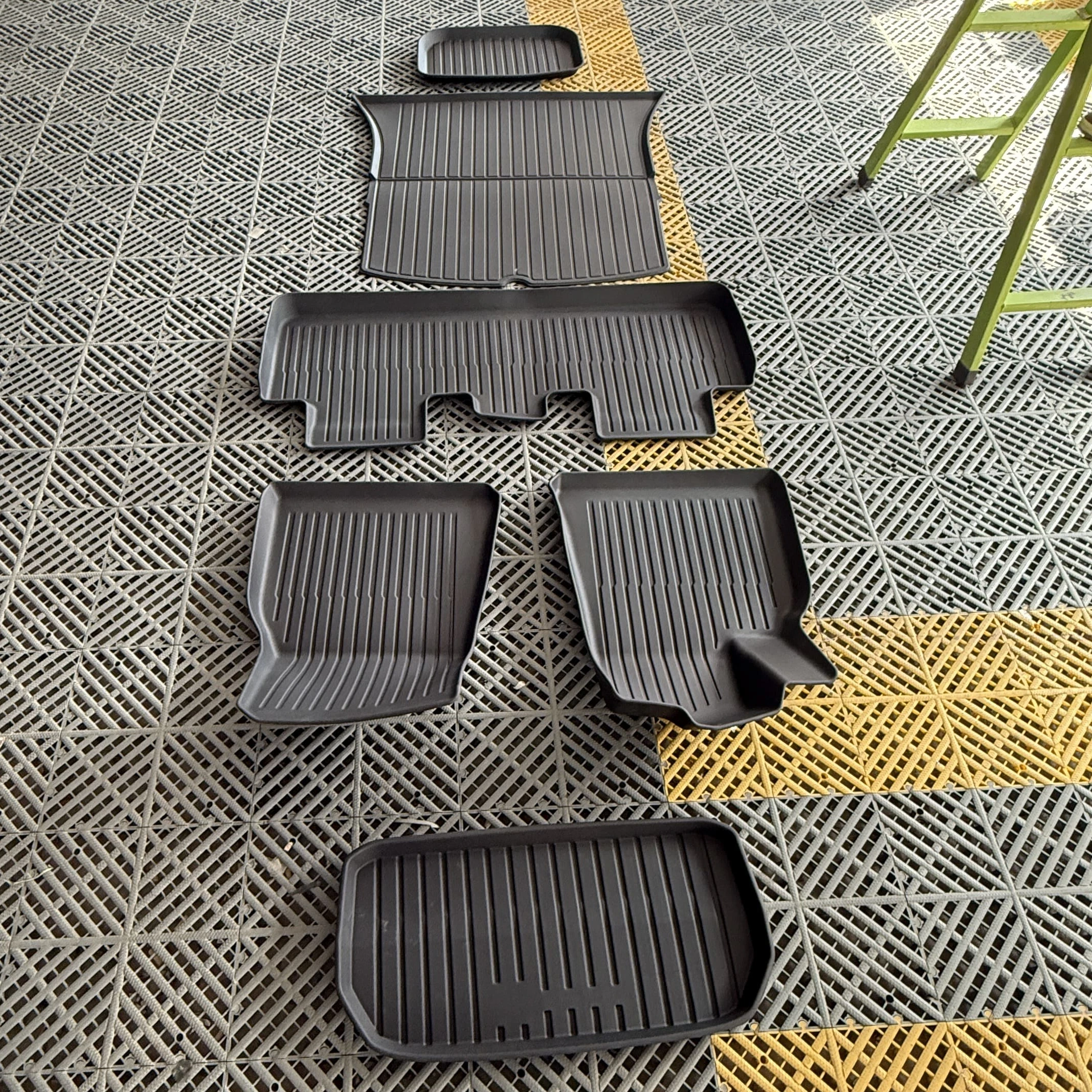 Custom TPU Car Floor Mats for te sla Model 3 & Model Y (2020 - 2024), with LOGO Option - Suitable for All Versions