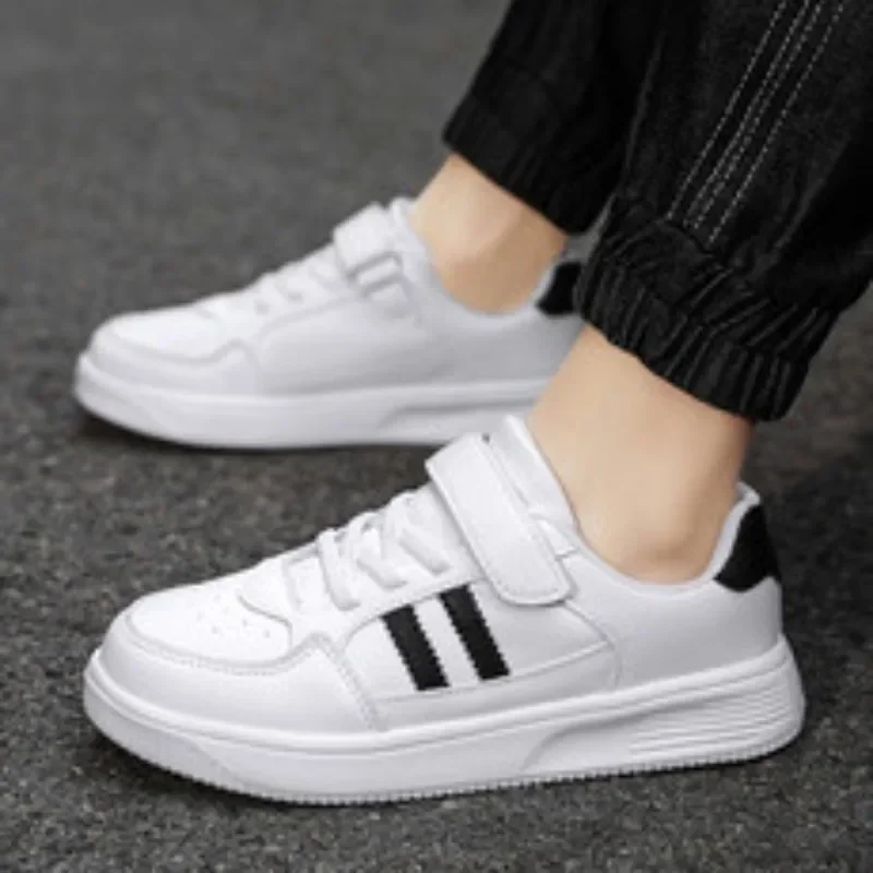 Simple New Design, Four Seasons Children's Ultra-light Velcro Design, New Soft and Anti-slip Outdoor Casual Sports Shoes
Simple New Design, Four Seasons Children's Ultra-light Velcro Design, New Soft and Anti-slip Outdoor Casual Sports Shoes