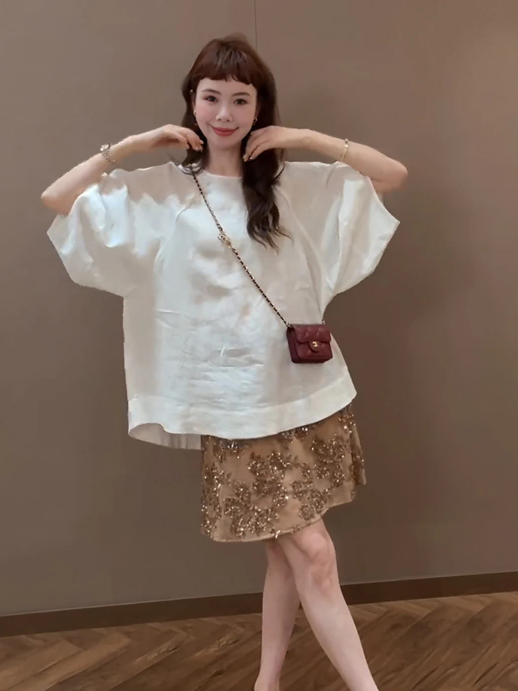 Casual round Neck Batwing Sleeve Shirt Women's Summer New Design Laid-back Style Loose Fit Versatile Top Citywalk Short Sleeve
Casual round Neck Batwing Sleeve Shirt Women's Summer New Design Laid-back Style Loose Fit Versatile Top Citywalk Short Sleeve