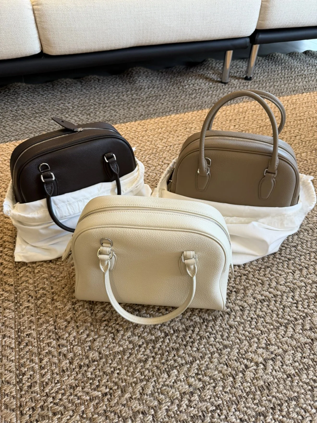 ROW Wind Self-Kee High Quali Calfskin Bowling Bag Casual Crossbody Handbag Soft Leather Women's Bag Open Top Sle
ROW Wind Self-Kee High Quali Calfskin Bowling Bag Casual Crossbody Handbag Soft Leather Women's Bag Open Top Sle