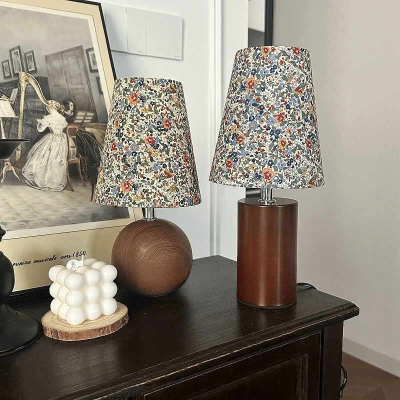 Vintage medieval style warm romantic French pastoral style bedroom bedside floral table lamp Internet celebrity ins ambient lamp
Vintage medieval style warm romantic French pastoral style bedroom bedside floral table lamp Internet celebrity ins ambient lamp