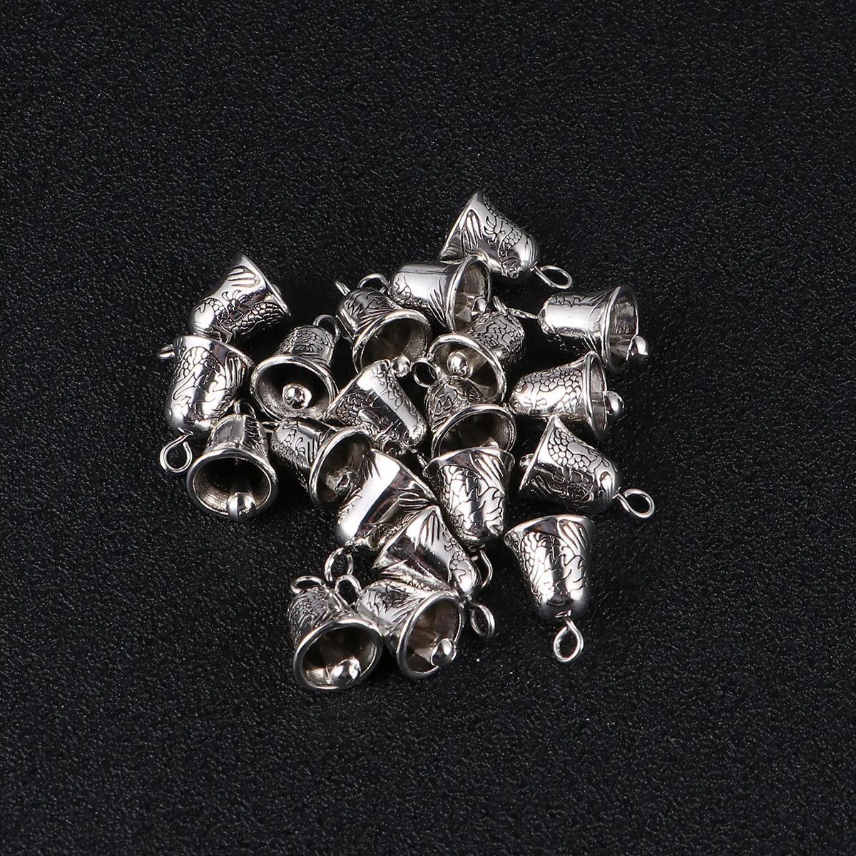 20Pcs Rust Resistant Vintage Silver Plated Bells for DIY Craft Jewelry Making Christmas Ornament Pendant Decorations
20Pcs Rust Resistant Vintage Silver Plated Bells for DIY Craft Jewelry Making Christmas Ornament Pendant Decorations